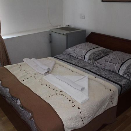 21 На Удачу Hotel รุสตาวี ภายนอก รูปภาพ