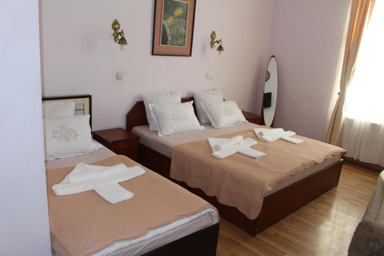 21 На Удачу Hotel รุสตาวี ภายนอก รูปภาพ